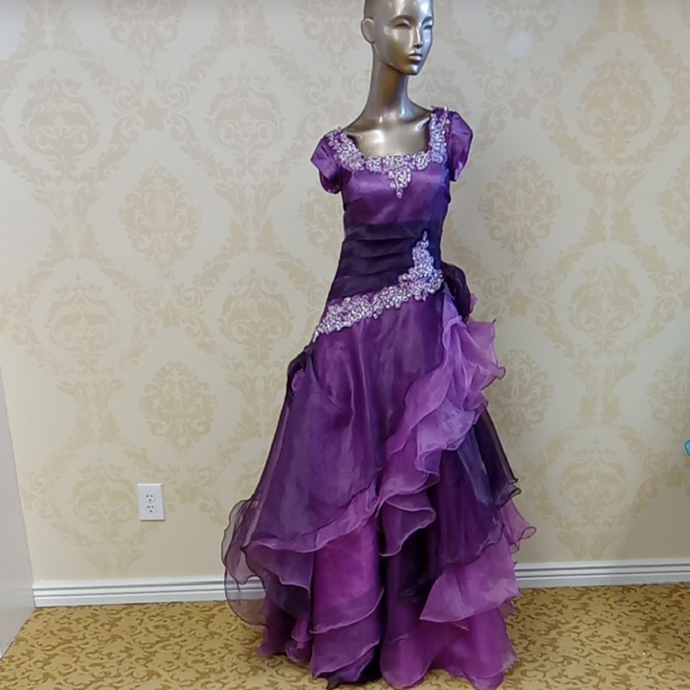 BB Belle Size 4 Prom Dress